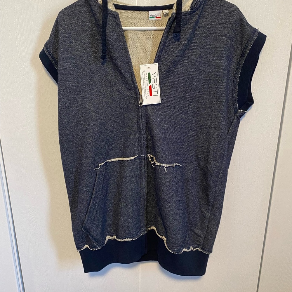 NWT VESTI size Xl Blue Sleeveless Hoodie with Pockets